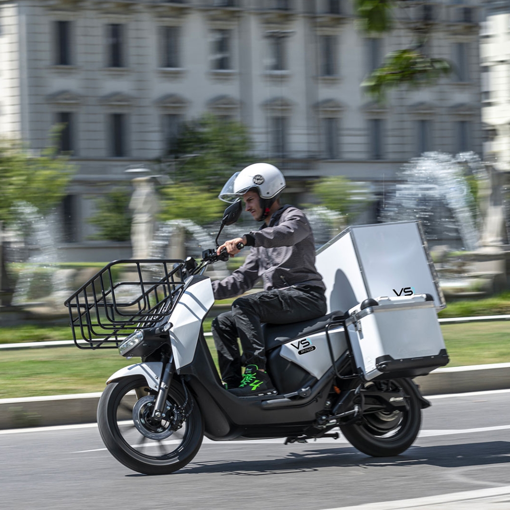 Supersoco Vs1 2 batterie scooter L3 cargo - Moto Scooter Roma